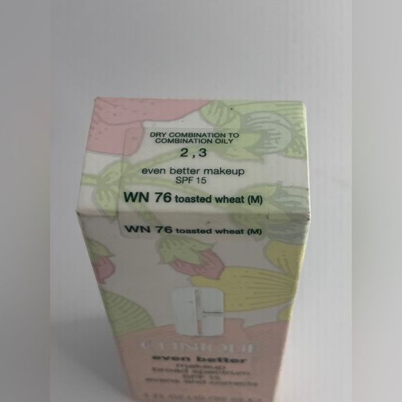Clinque Even BetterMakeup Broad Spectrum SPF 15 Foundation - WN 76 - Picture 7 of 8